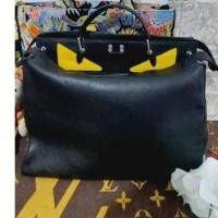 ราคา กระเป๋าถือหนังแท้เฟนดิพีคกาบูสีดำมือสอง (24765731000)