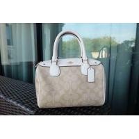 ราคา กระเป๋าสะพายข้าง Coach ทรงหมอน สีขาว (988168022)