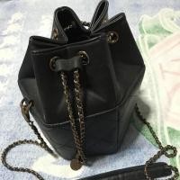 ราคา ระบายกระเป๋าออก ของเราเอง Charles&Keith แท้ หิ้วจากสิงคโปร์นะคะ สีดำ ทรงขนมจีบ 1200฿ (995717850)
