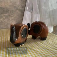 ราคา (1ตัว) ช้างไม้จามจุรี ช้างไม้แกะสลัก ช้างการ์ตูน (8696349390)