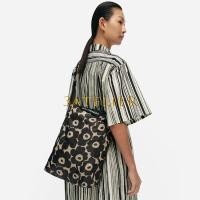 ราคา Marimekko Neat กระเป๋าสะพายข้างขนาดกลาง 2 สี (28279198753)