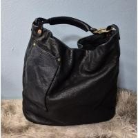 ราคา กระเป๋าถือหนังแท้ Marvelets Leather (หนังสีทูโทนสีดำ-กรมท่า) มือสอง Size:11 (26128003059)