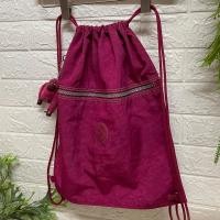 ราคา กระเป๋าเป้ Kipling สายเชือกรูดปาก สีแดง อมม่วง กว้าง 15 สูง 16 นิ้ว ราคา 390 บาท (19878685502)