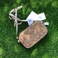 ราคา พร้อมส่งของแท้ CROSSBODY POUCH IN SIGNATURE CANVAS (COACH F77996) (3800976623)