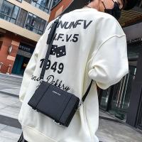 ราคา 【พร้อมส่ง】กระเป๋าสะพายข้างผู้หญิง กระเป๋าสะพายข้างแฟชั่นบุรุษและสตรีกระเป๋ากล่องเง (21381621051)