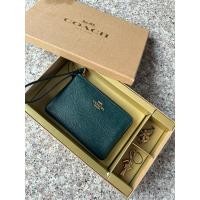 ราคา ‼️ขายเทราคาสุดท้าย‼️COACHของแท้100% Boxed Corner Zip Wristlet with 2 Charms (24074995837)