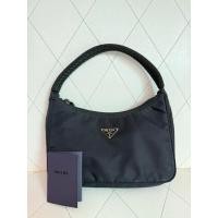 ราคา Used Prada nylon hobo vintage ไม่มีตำนิค่ะ (29086482844)
