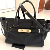 ราคา used coach swagger 37 แท้ สีน้ำเงินเข้ม (1282349730)