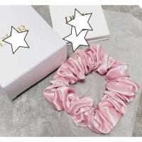 ราคา ที่รัดผมซาตินสีชมพู ยางมัดผม จาก Dior beauty (26283475416)