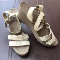 ราคา Crocs W8 รุ่นเตารีดสีครีม (634158508)