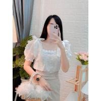 ราคา เสื้อลูกไม้สีขาวแขนตุ๊กตา (22529432364)