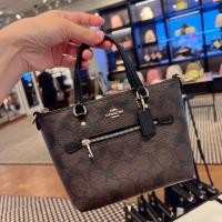 ราคา ❤️ของแท้!! พร้อมส่ง!! Coach Mini Gallery Crossbody In Signature Canvas ขนาด 8"❤️ (22707164610)