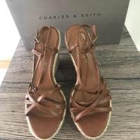 ราคา รองเท้าส้นเตารีด charles & keith (526323869)