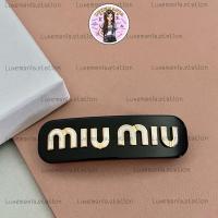 ราคา : New!! Miu Miu Hair Clip ‼️ก่อนกดสั่งรบกวนทักมาเช็คสต๊อคก่อนนะคะ‼️ (40450672215)