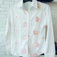 ราคา เสื้อเชิ้ตสีขาว ปักลายดอกไม้สีชมพู/ขาวใส่ครั้งเดียว ส่งต่อค่ะ (991292555)