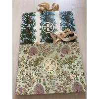 ราคา พร้อมส่งSale 230 ถุงกระดาษ Tory Burch ลายใหม่ สีสวยสดใส ขนาด ใหญ่ กว้าง 16” สูง 12“ หนา 6” (42910626669)