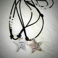 ราคา สร้อยคอ จี้ดาวสลักชื่อ สลักฟรี (378377346)