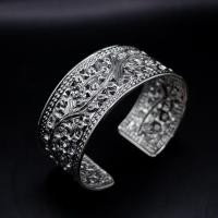 ราคา กำไลตอกลายเงินแท้ ลายพิกุลเคลือไม้ เงินแท้ 92.5% (29934611695)