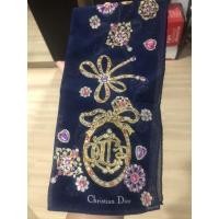 ราคา Christian Dior ผ้าเช็ดหน้า+ผูกผม ของแท้100% ของใหม่ #Dior (7669604698)