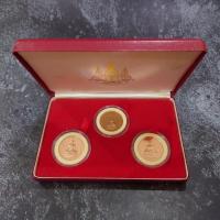 ราคา เหรียญพระแก้วมรกต ครบชุด ทรงเครื่อง 3 ฤดู หลัง ภปร ที่ระลึก75 พรรษาในหลวง ปี2545 พร้อมกล่องหนังแดง ธนารักษ์จัดสร้าง (9066905990)