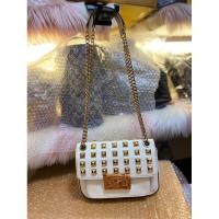 ราคา MICHAEL KORS (MK) Studded Sloan Crossbody มือสองของแท้ (18092031704)