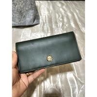 ราคา กระเป๋าสตางค์ใบยาวหนังแท้สีเขียวเข้ม มือ 2 แต่ใหม่มากๆ มีแมวกซักเรียกทรัพย์ในกระเป๋าเลย (29802292500)