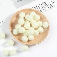 ราคา ขายส่ง(100ลูก) ปอมปอม ขนาด 2ซม. ปอมปอมตกแต่ง ปอมกำมะหยี่ สีเหลือง Warm white (3174027273)