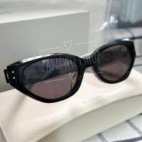 ราคา Gentle monster แว่นกันแดดสีดำ ROCOCO แท้ (ส่งต่อ) แว่นไม่มีตำหนิ กล่องเลอะเล็กน้อย (28229985013)