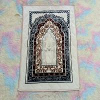 ราคา พรมปูละหมาดหนานุ่ม ผ้าปูละหมาดสำหรับปฏิบัติศาสนกิจ เพื่อสุขภาพรองรับน้ำหนักกันกระแทกได้ดี รหัส SJB37 (28013654853)