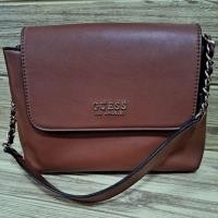 ราคา กระเป๋าสะพายมือสอง ยี่ห้อguess สภาพดีมาก (24509260965)