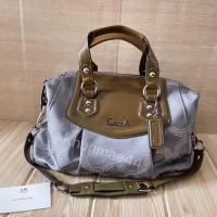 ราคา พร้อมส่ง กระเป๋าสะพาย Coach ของแท้ % มือ 2 (20733890383)