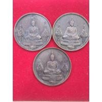 ราคา เหรียญพระแก้วมรกต ภปร. ฉลองกรุงรัตนโกสินทร์ 200 ปี (ชุด3เหรียญ) (27538049503)