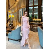 ราคา ชุดเดรสออกงานสีชมพูไหล่เฉียง แต่งดอกไม้ที่ไหล่และสะโพก (43211865279)