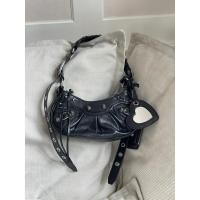 ราคา Balenciaga Le Cagole XS Shoulder Bag In Black Arena Lambskin With Aged-Silver Hardware (27003152250)