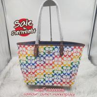 ราคา Coach 2463 มีตำหนิด้านใน ภายนอก 100% ราคาพิเศษ REVERSIBLE CITY TOTE IN RAINBOW SIGNATURE CANVAS (27423660814)