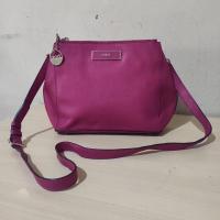 ราคา MERAH กระเป๋า DKNY สีแดงสวย (22641504292)