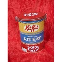 ราคา กล่องใส่ขนม Kitkat สูงประมาน 8 นิ้ว มือสองสภาพสวย ไม่มีขนม (26563865848)