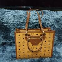 ราคา กระเป๋าช็อปปิ้งmcm fashion size 14"*5"*12" (20700184823)