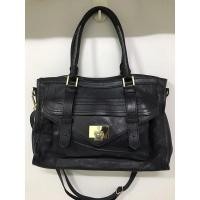 ราคา กระเป๋ามือสอง ของแท้ Vera Wang (วีรา แวง) หนังลูกวัว สีกรมท่า ขนาด 14 นิ้วครึ่ง พร้อมส่ง (11786586848)