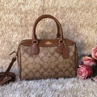 ราคา พร้อมส่ง coach หมอน 9 นิ้ว (1997238208)