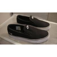 ราคา รองเท้า Nike Toki Canvas Slip on ของแท้ มือสอง สภาพดีมากใส่เองผ่านคนใส่แค่1คน (7656205925)