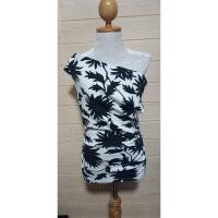 ราคา SJ79 แบรนด์แท้มือสอง CARILYN VAILE เสื้อคอปาด ขาวดำ ลายใบไม้ ผ้ายืด เนื้อดี (23703398241)