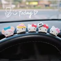 ราคา 5ชิ้น/เซ็ตน่ารักคิตตี้แมวตุ๊กตารถตกแต่งการ์ตูนคิตตี้แมวรูปการกระทําตุ๊กตาเครื่องประดับอัตโนมัติภายในแดชบอร์ดตกแต่งส (27282972583)