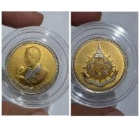 ราคา เหรียญในหลวง ภปร. ทรงงาน เฉลิมพระเกียรติ 72 พรรษา ปี 2542 เนื้อกะไหล่ทอง 3K พร้อมตลับเดิม ✨ รายละเอียดวัตถุมงคล ชื่อเ (41006757790)