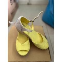 ราคา TOMS รองเท้ามีส้น ของแท้ (22952693539)