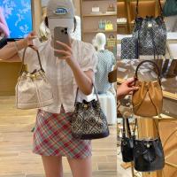 ราคา 【ของแท้ 100%】Tory Burch Monogram Crossbody Bagกระเป๋าถังผู้หญิง จุเยอะ ถือสะดวก ✨ส่งฟรี✨ (40711050575)