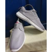 ราคา รองเท้าผ้าใบมือสองของแท้ (2820368068)