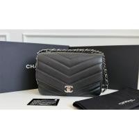 ราคา กระเป๋า Chanel chevron flap bag สีดำ ขนาด 8.5” ปี 2018 สวยใหม่มากขนาดกระทัดรัด อปก.ครบ (43653298890)