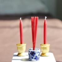 ราคา ธูปเทียนดินปั้นจิ๋วสีแดงงานดินปั้นชุดธูป 9 ดอก เทียน 2 เล่ม สูงประมาณ 4'' (24327655866)