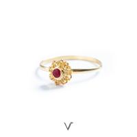 ราคา V by Sritavie แหวนพิกุลเดี่ยว สีทองฝังทับทิมแท้ (gold / ruby) (2612026257)
